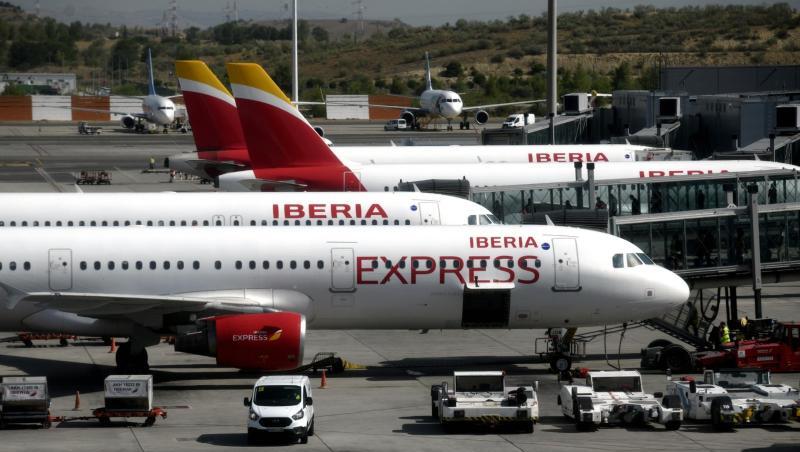 Maschinen der Fluggesellschaft Iberia Express am Madrider Flughafen. Maschinen der Fluggesellschaft Iberia Express am Madrider Flughafen.