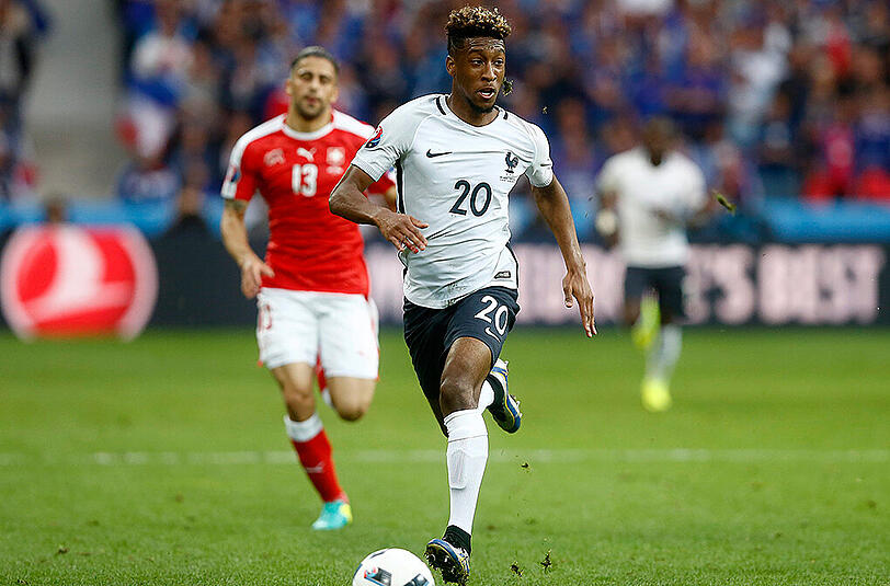 Kein Hinterherkommen für Wolfsburgs Ricardo Rodriguez: Kingsley Coman ist der bisher schnellste Spieler dieser Europameisterschaft.