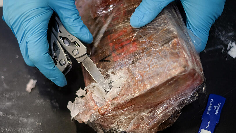 Der Zoll am Hamburger Hafen entdeckte am Freitag in einem Container über 700 Kilogramm Kokain. Ein Rekord-Fund für die Beamten.