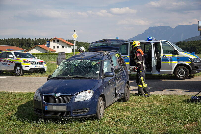 Bei einem Unfall an einer Kreuzung in Weildorf ist am Freitag eine Person schwer verletzt worden. Ein Mercedes-Fahrer hatte einen Skoda übersehen - es kam zum Zusammenstoß.