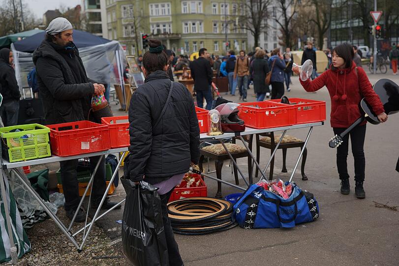 Die Bilder vom BRK Flohmarkt auf der Theresienwiese.