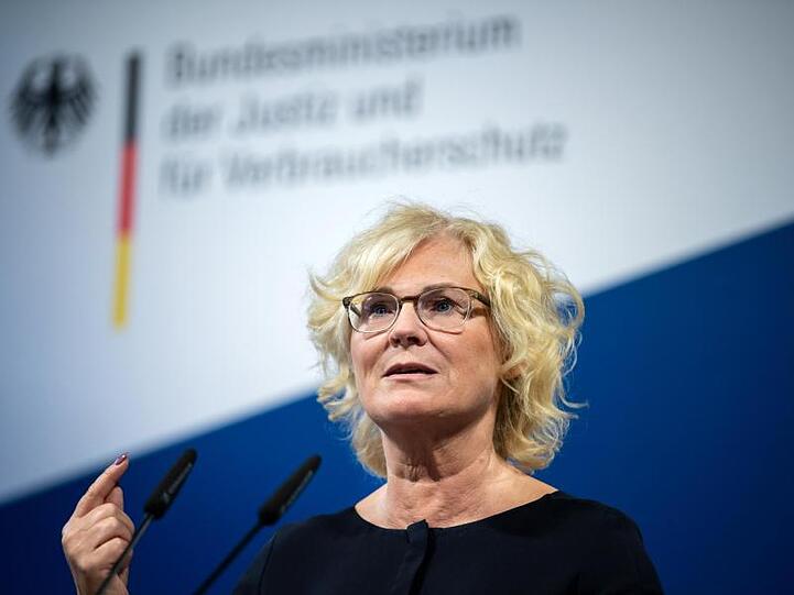 Christine Lambrecht: "Es ist wichtig, dass wir deutlich signalisieren, dass wir unsere Kinder schützen".