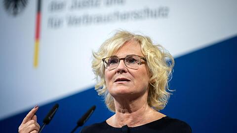 Christine Lambrecht: "Es ist wichtig, dass wir deutlich signalisieren, dass wir unsere Kinder schützen".