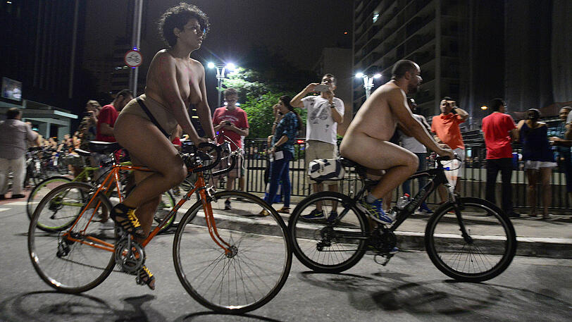 Was ein Spaß: Nacktradeln in Sao Paulo.
