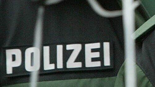 Unzählige Streifenwagen aus Schwaben und Baden-Württemberg sowie zwei Hubschrauber suchten nach dem 48-jährigen vermissten Mann, der behauptet hatte, er sei entführt worden. Unzählige Streifenwagen aus Schwaben und Baden-Württemberg sowie zwei Hubschrauber suchten nach dem 48-jährigen vermissten Mann, der behauptet hatte, er sei entführt worden.