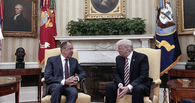 US-Präsident Donald Trump (r) und Russlands Außenminister Sergej Lawrow bei ihrem Treffen im Weißen Haus in Washington.