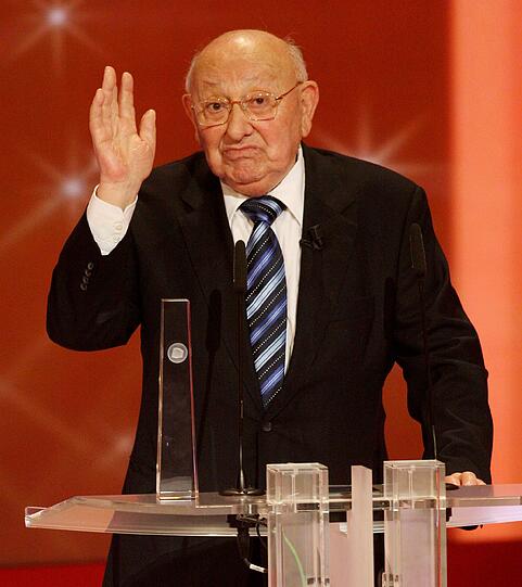 MARCEL REICH-RANICKI: Bei der Verleihung des Deutschen Fernsehpreises lehnte der Literaturkritiker im Oktober 2008 den Ehrenpreis für sein Lebenswerk ab. Das Niveau der Veranstaltung sei "empörend" gewesen, begründete Reich-Ranicki die Entscheidung.