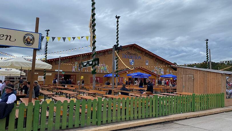 Oide Wiesn: Im Biergarten ist noch Platz.