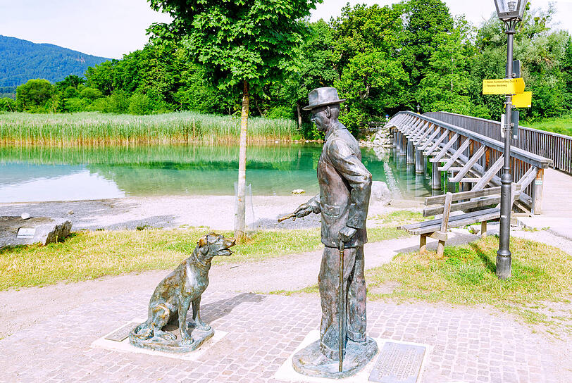 Sogar der Nobelpreisträger für Literatur, Thomas Mann, hat in Gmund am Tegernsee ein Denkmal. Sogar der Nobelpreisträger für Literatur, Thomas Mann, hat in Gmund am Tegernsee ein Denkmal.