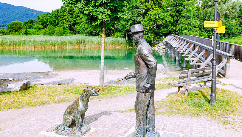 Sogar der Nobelpreisträger für Literatur, Thomas Mann, hat in Gmund am Tegernsee ein Denkmal. Sogar der Nobelpreisträger für Literatur, Thomas Mann, hat in Gmund am Tegernsee ein Denkmal.