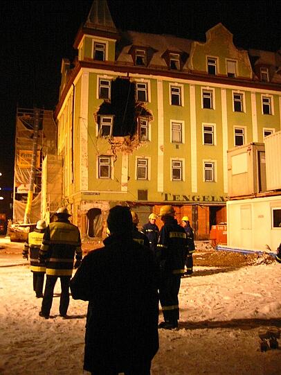 14. Februar 2005: Ein riesiges Loch klaffte in der Fassade des Hauses Donnersbergerstraße 42.