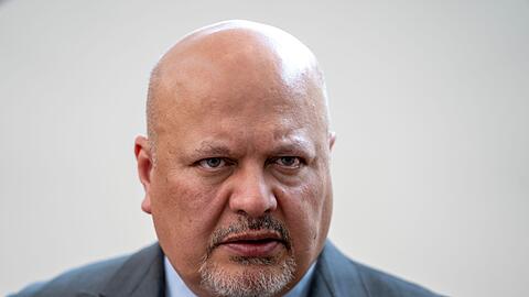Auf die Suspendierung folgt die Entlassung: der ehemalige Chefankl&auml;ger Karim Khan. (Archivbild)