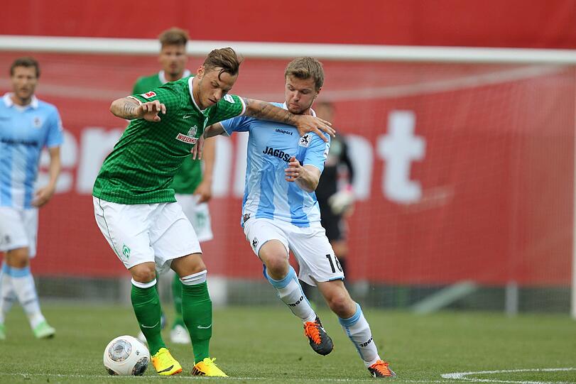 Die besten Bilder vom Spiel - auf und neben dem Platz.
