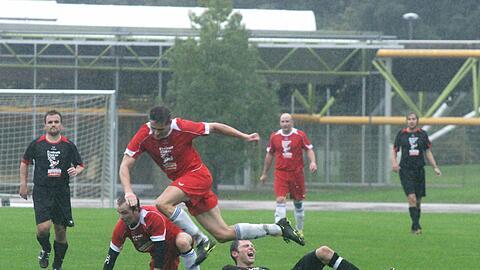 Kampf um jeden Ball: Auch beim Finale 2013 werden beide Mannschaften alles geben &ndash; dazu muss man kein Hellseher sein.