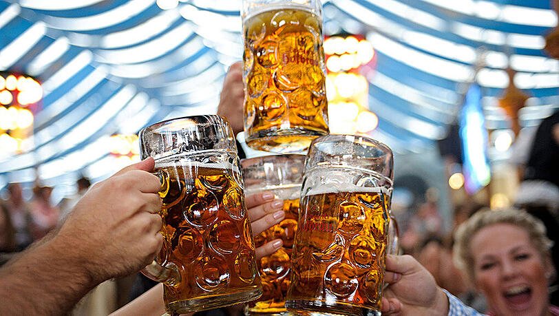 Nicht bekömmlich: Das Landgericht Ravensburg hat eine entsprechende Bierwerbung verboten. Nicht bekömmlich: Das Landgericht Ravensburg hat eine entsprechende Bierwerbung verboten.
