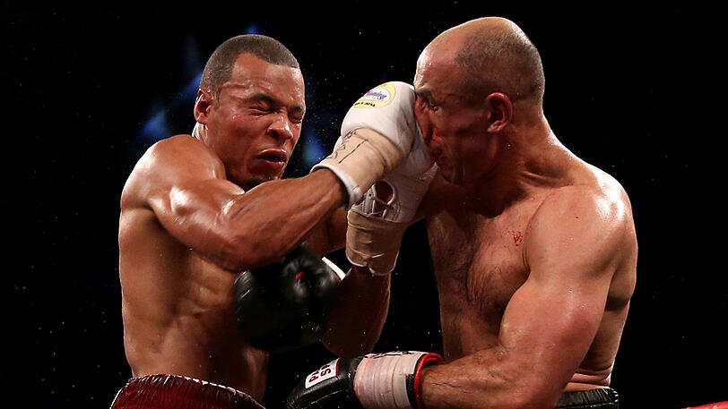 "Noch nie wurde Arthurs Eindimensionalität derart offenbart", sagt Sauerland über Abraham nach dessen Pleite gegen Eubank (links).