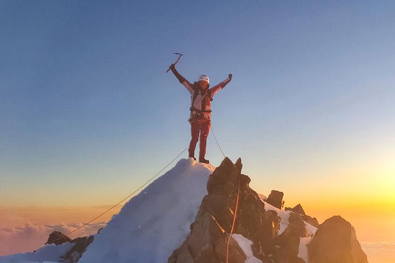 Laura Dahlmeier auf einem Vor-Gipfel des Montblanc: Die Ex-Biathletin war rasend schnell in die Bergsteiger-Elite aufgestiegen.