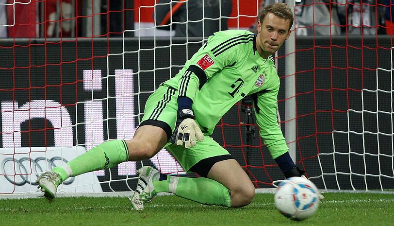 Ob grün, blau oder schwarz - das Neuer-Trikot bleibt seit sechs Bundesliga- und vier Champions League-Partien unbefleckt.