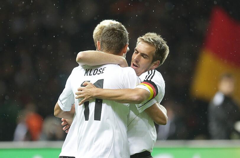 PHILIPP LAHM: Rechts? Links? Egal. Umstellungsprobleme kennt er nicht. Leitete das 1:0 gekonnt ein. Defensiv mit Schwächen. Note 4
