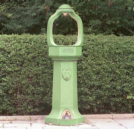 Nur wenige Münchner Trinkwasserbrunnen sind in öffentlicher Hand. So zum Beispiel dieser hier in der Nockherstraße, also von der Ohlmüllerstraße in Richtung "Lohe".