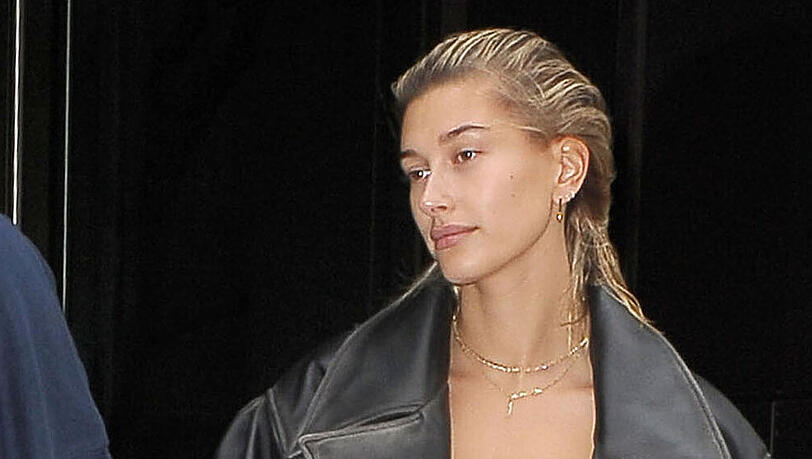 Hailey Bieber wehrt sich gegen Gerüchte. Hailey Bieber wehrt sich gegen Gerüchte.