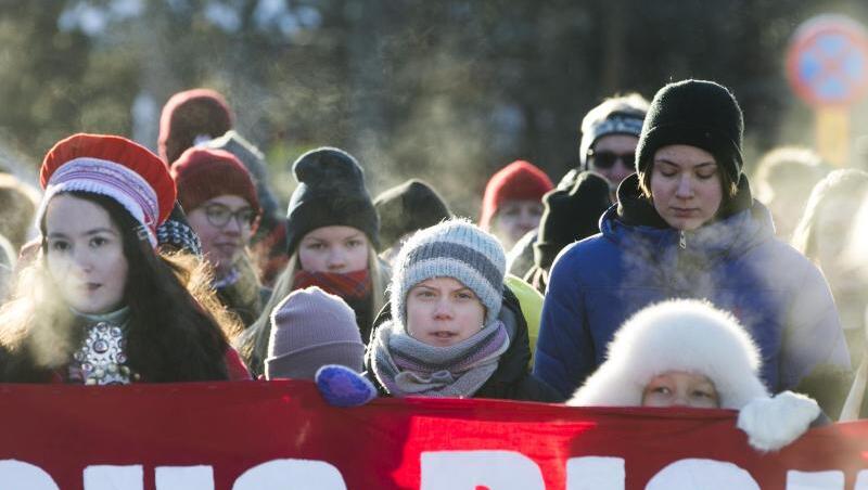 Greta Thunberg (M.) bei einem Klimastreik: Der EU-Außenbeauftragte Borrell hat die Ernsthaftigkeit der jungen Aktivisten bezweifelt - und sich damit Ärger eingehandelt. Greta Thunberg (M.) bei einem Klimastreik: Der EU-Außenbeauftragte Borrell hat die Ernsthaftigkeit der jungen Aktivisten bezweifelt - und sich damit Ärger eingehandelt.