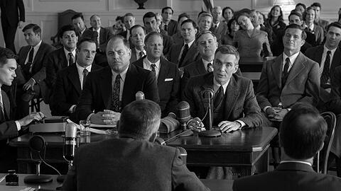 J. Robert Oppenheimer (Cillian Murphy) muss sich nach den Atombombenabwürfen nicht nur vor seinem eigenen Gewissen verantworten.