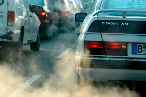 Spritfresser zahlen künftig mehr: Die neue Steuer begünstigt Kleinwagen. In der Mittelklasse profitieren vor allem Dieselfahrzeuge.