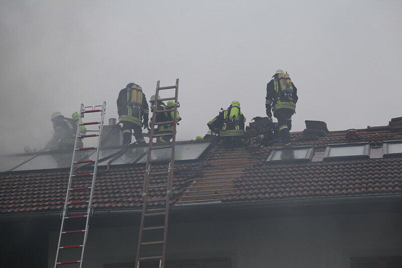Warum der Bauernhof in Hagenberg in Flammen aufging, ist bisher nicht bekannt.