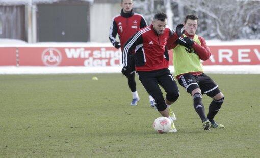 Timo Gebhart (am Ball) trainierte erstmals nach seiner zweiwöchigen Reha wieder mit.