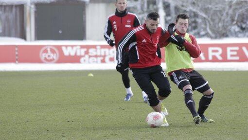 Timo Gebhart (am Ball) trainierte erstmals nach seiner zweiwöchigen Reha wieder mit. Timo Gebhart (am Ball) trainierte erstmals nach seiner zweiwöchigen Reha wieder mit.