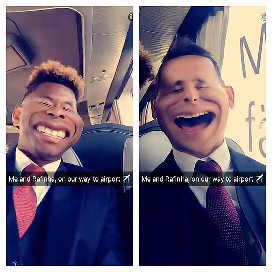 David Alaba ist offenbar ebenso gut aufgelegt - auf Twitter postete er Fotos von sich und Rafinha, die witzig entstellt sind.