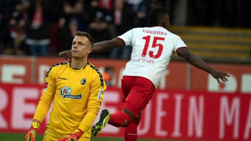 Der Kölner Jhon Cordoba bejubelt sein Tor zum 2:0. Der Kölner Jhon Cordoba bejubelt sein Tor zum 2:0.