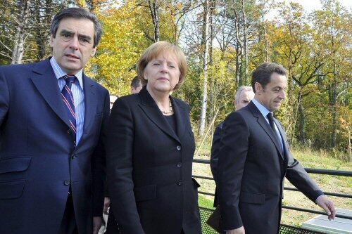 Gemeinsam zum Krisengipfel: Angela Merkel, der Brite Gordon Brown und Frankreichs Nicolas Sarkozy am Wochenende in Paris.