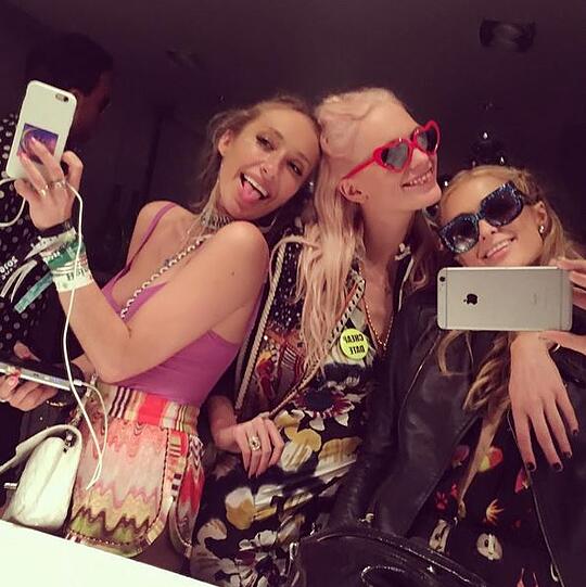 Paris Hilton mit Poppy Delevingne und Gaia Matisse