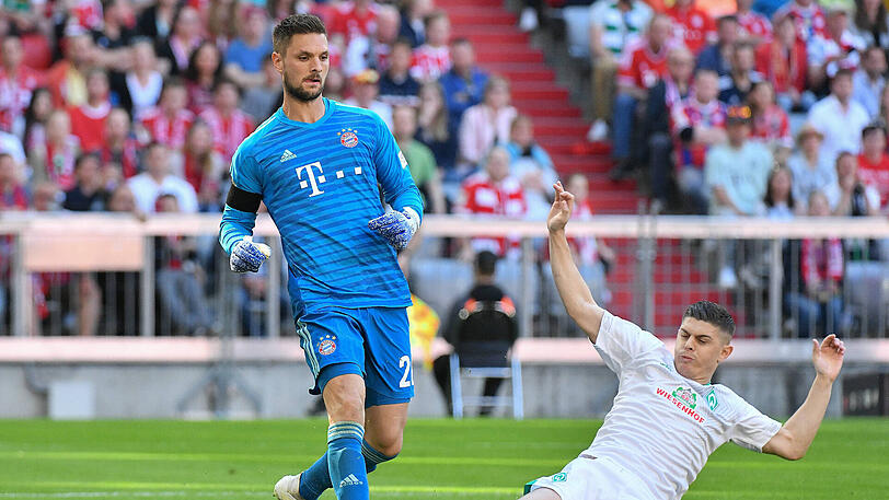SVEN ULREICH, NOTE 3: Der Vertreter von Manuel Neuer wurde von seinen Teamkollegen immer wieder als mitspielender Torhüter gefordert &ndash; und zeigte dabei ein paar Unsicherheiten (3., 18.). Bewies gutes Timing beim Rauslaufen (29.). Als Torwart nicht allzu sehr gefordert.