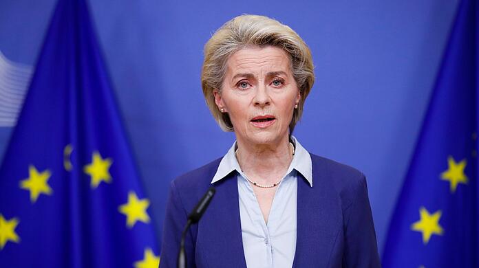 EU-Kommissionspräsidentin Ursula von der Leyen hat die Einigung auf ein neues Sanktionspaket gegen Russland begrüßt.