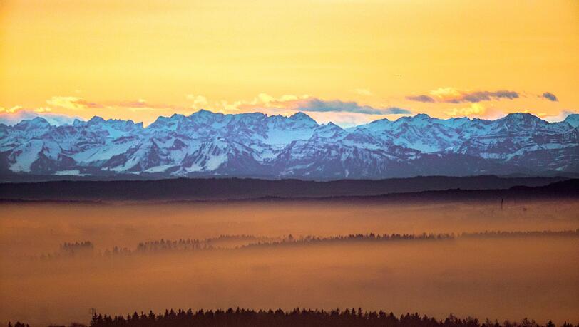 Nebel vor den Alpen.