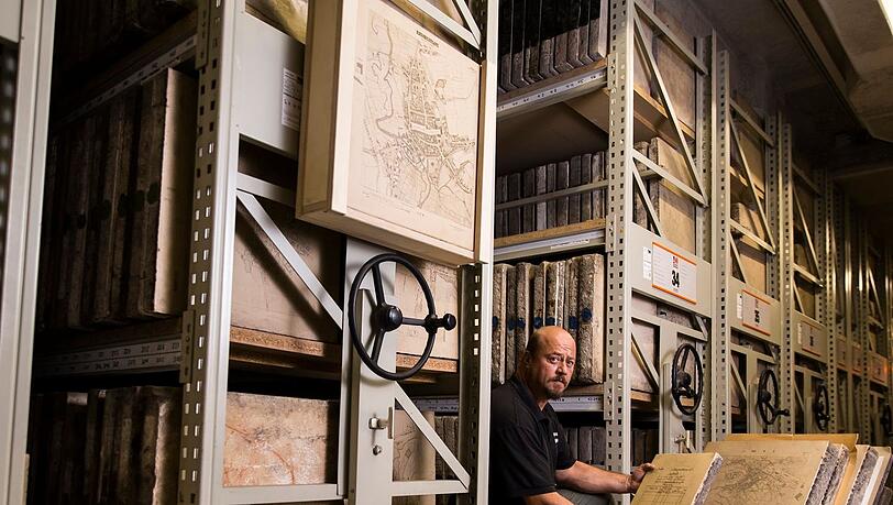Einmalig: Das weltweit größte Lithografiesteinarchiv befindet sich in München.