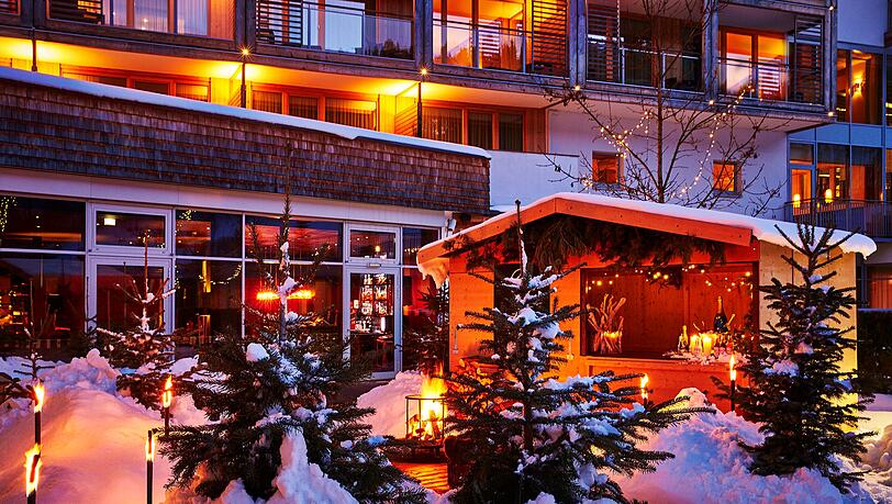 In der Adventszeit verwandelt sich "Das Tirol" Kempinski Hotel in ein Paradies für alle Weihnachtsliebhaber. In der Adventszeit verwandelt sich "Das Tirol" Kempinski Hotel in ein Paradies für alle Weihnachtsliebhaber.