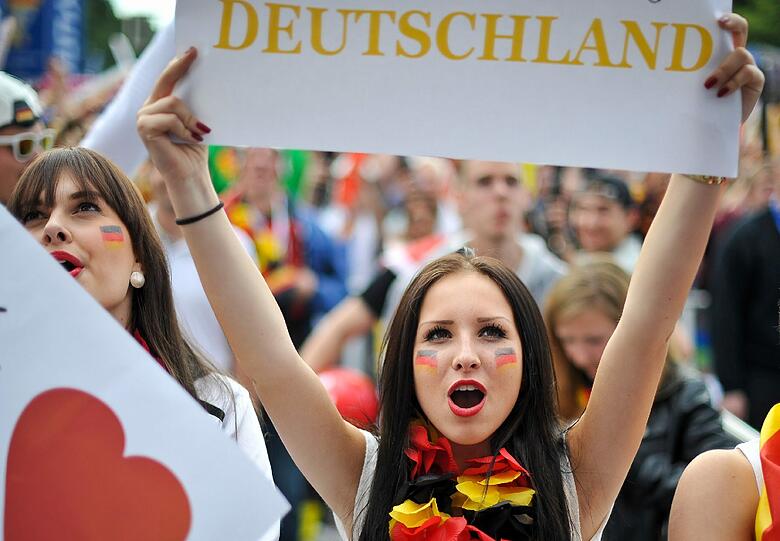 Public Viewing bei Deutschland gegen die USA. Die Bilder von der Berliner Fanmeile.