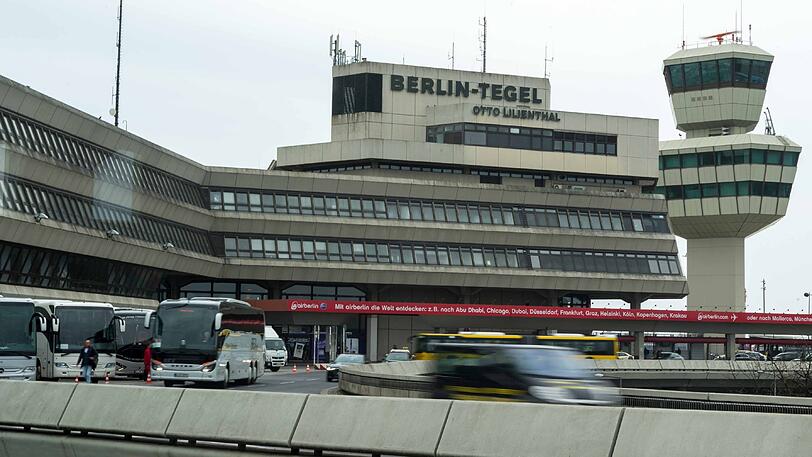 Ein herrenloser Koffer wurde am Flughafen Tegel entdeckt.