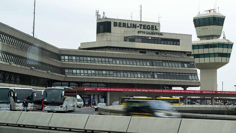 Ein herrenloser Koffer wurde am Flughafen Tegel entdeckt.