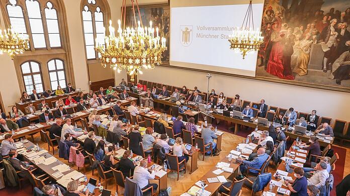 So eng sind mehr als die Hälfte der Stadträte noch nie in dem großen Sitzungsaal bei einer Vollversammlung zusammen gesessen.
