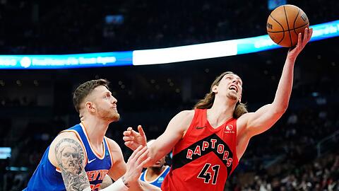 Die New York Knicks mit Isaiah Hartenstein (l) holten ein ungefährdetes 145:101 gegen die Toronto Raptors.