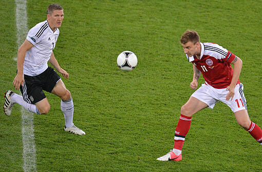 BASTIAN SCHWEINSTEIGER: Note 3. Mit vielen Balleroberungen, seine strategischen Fähigkeiten waren gefragt. Ein Rhythmusgeber ohne spektakuläre Aktionen.