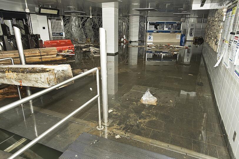 Shops, U-Bahnen, Keller: Die Fotos der Zerstörung.