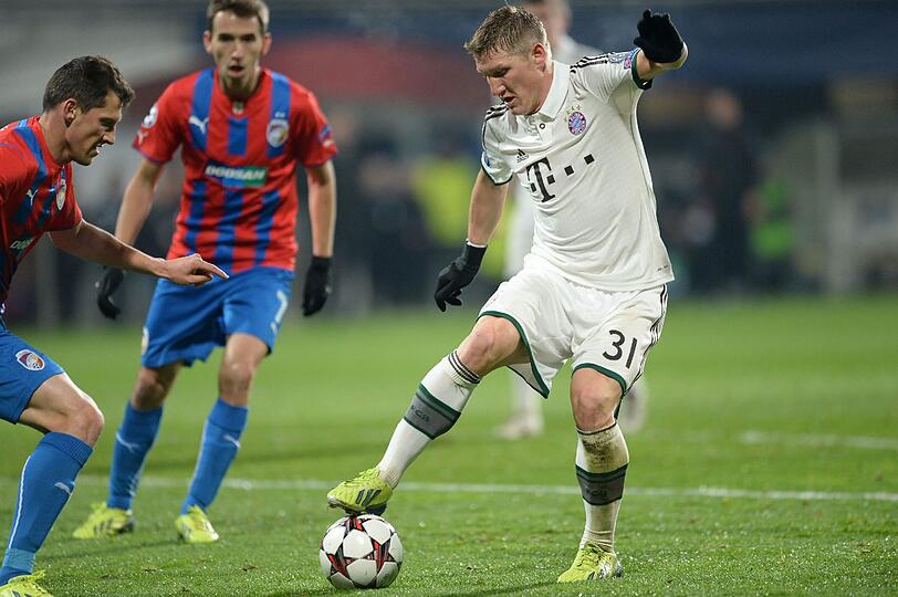 Bastian Schweinsteiger und der FC Bayern mit dem neunten Sieg. Rekord eingestellt. Joker Mandzukic macht den nicht gerade glanzvollen Sieg perfekt. Aber was solls? Die Bayern qualifizieren sich vorzeitig fürs Achtelfinale.