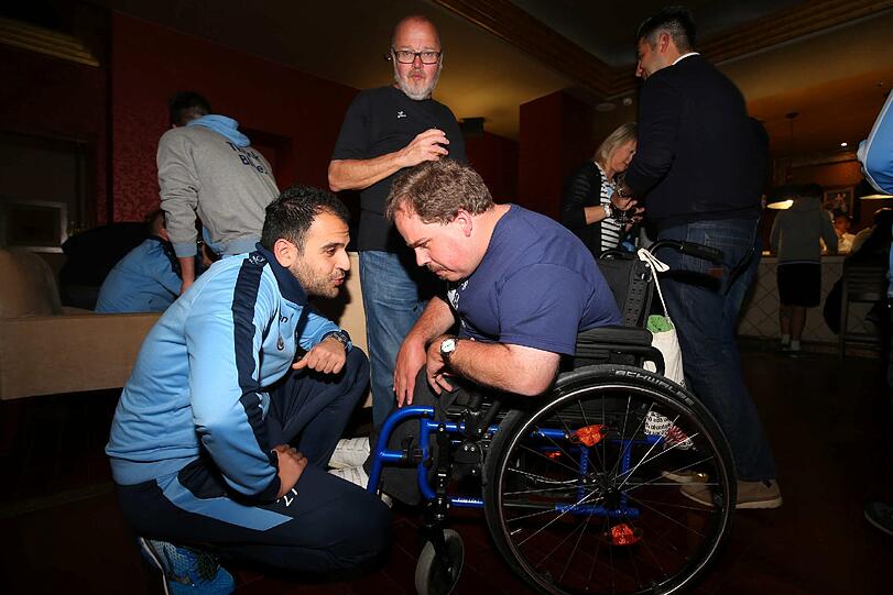 Launiger Abend im "Piano Room" des Mannschaftshotels der Löwen: Die 1860-Kicker trafen auf die Fans und tauschten sich rege mit den Anhängern aus.