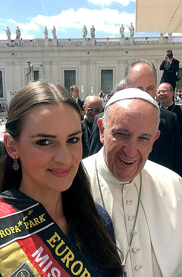 Für die schönste Frau Deutschlands war es ein großer Traum, einmal den Papst zu treffen.